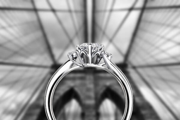 ジュエリーブランドを展開するプリモグローバルHDが新規上場 初値は公開価格を6.4%下回る2013円