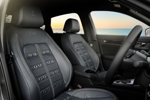 光岡M55シリーズの量産モデル第2弾となる2026年投入モデル「M55 1st Edition」が生産販売台数上限250台で発売