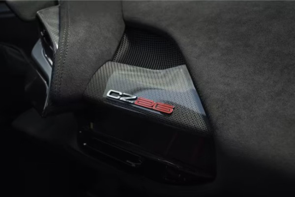 PHEVスーパースポーツのフェラーリSF90ストラダーレをベースとしたワンオフモデルの「CZ26」が初披露