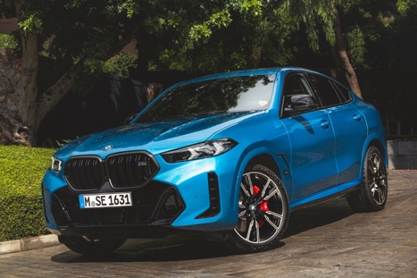 商品改良を図ったBMW X6が日本デビュー。48Vマイルドハイブリッドシステムを搭載した2タイプのMモデルを設定