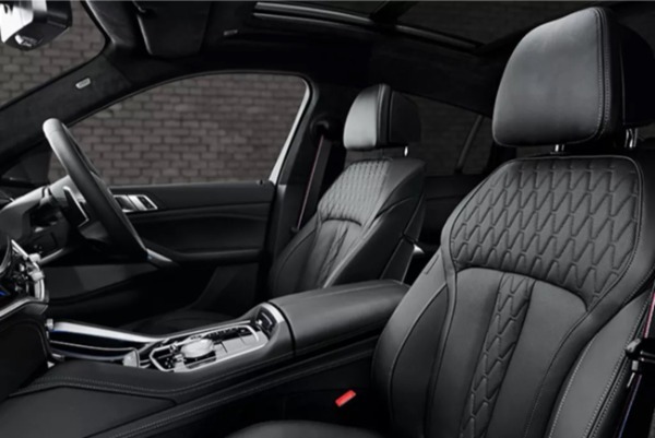 厳選されたボディカラーにブラックのエレメントが映えるBMW X5の特別限定モデルが日本上陸