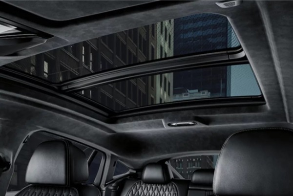 厳選されたボディカラーにブラックのエレメントが映えるBMW X5の特別限定モデルが日本上陸