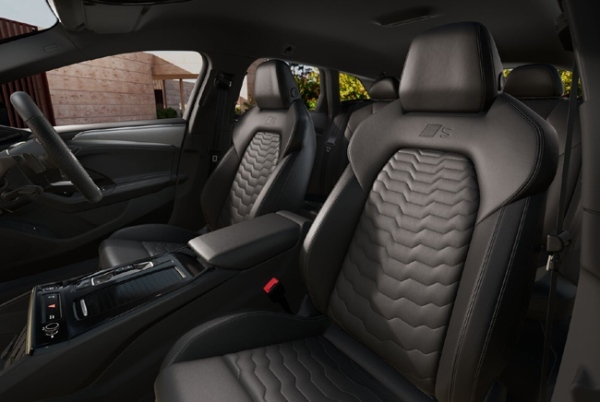 アウディの新世代プレミアムアッパーミッドサイズEV「A6スポーツバック／アバントe-tron」にエントリーモデルとクワトロモデルを新設定