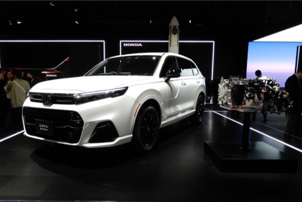 ホンダがジャパンモビリティショー2025において0シリーズの新型プロトタイプ「0 α」とホンダらしい遊び心に満ちた小型EV「Super-ONE Prototype」をワールドプレミア