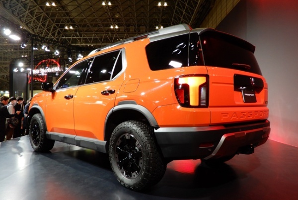 ホンダは東京オートサロン2026で“Honda Sports DNA”を象徴する新ラインの「SPORT LINE」と「TRAIL LINE」を発表