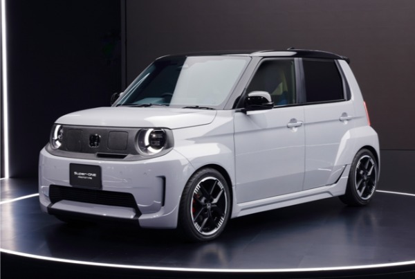 ホンダがジャパンモビリティショー2025において0シリーズの新型プロトタイプ「0 α」とホンダらしい遊び心に満ちた小型EV「Super-ONE Prototype」をワールドプレミア