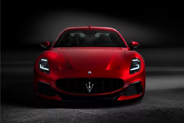 マセラティの2ドアGTクーペ「グラントゥーリズモ」とオープントップモデル「グランカブリオ」のエントリーモデルの日本導入が決定。限定特別パッケージも用意