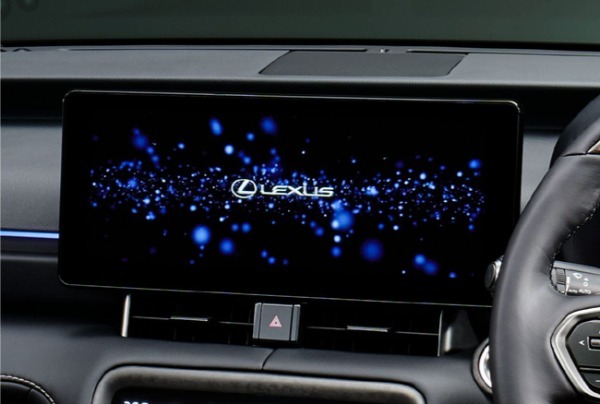 スポーティな内外装デザインと走る楽しさを熟成した進化版レクサスISが発売。特別仕様車の“F SPORT Mode Black Ⅴ”も登場