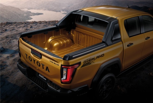 約10年ぶりに全面改良した新型トヨタ・ハイラックスがタイでワールドプレミア。日本市場にはディーゼルモデルを2026年年央に発売予定