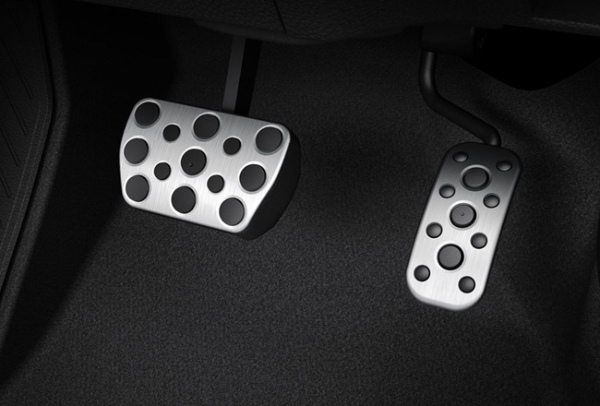 トヨタ・カローラのSUVシリーズのカローラ・クロスに「GR SPORT」グレードが登場