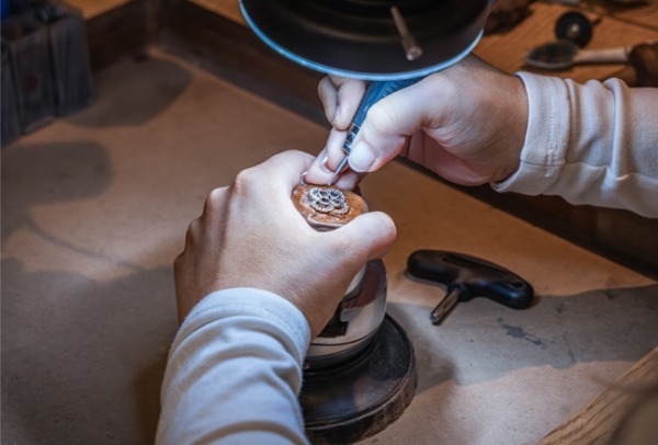 まさに“走る宝石”！　ベントレーとジュエリーブランドのブードルズがコラボしたビスポークモデルがベントレー車の全モデルで展開