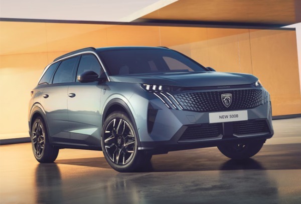 プジョーの3列シート7名乗りSUVの新型5008ハイブリッドが日本デビュー
