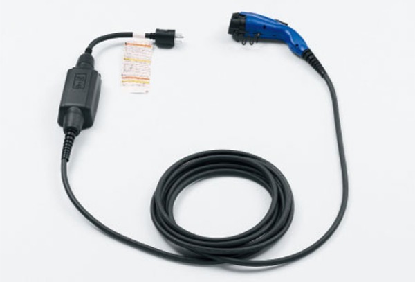 スズキ初の軽商用バッテリーEVとなる「e エブリイ」が登場。車両価格は314万6000円～323万4000円に設定