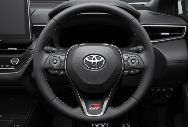 トヨタ・カローラのSUVシリーズのカローラ・クロスに「GR SPORT」グレードが登場