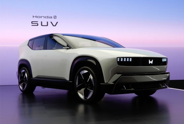 ホンダがジャパンモビリティショー2025において0シリーズの新型プロトタイプ「0 α」とホンダらしい遊び心に満ちた小型EV「Super-ONE Prototype」をワールドプレミア