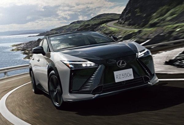 バッテリーEVのレクサスRZが大幅改良。運転する楽しさを追求した“F SPORT”を新設定