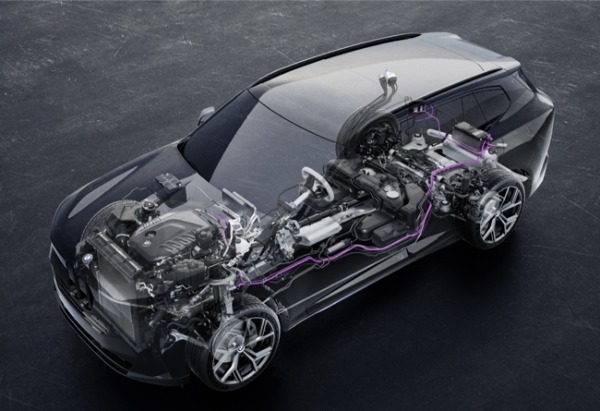 第5世代の新型BMWが本年8月に生産開始。パワートレインには48Vマイルドハイブリッド技術を採用したガソリンおよびディーゼルモデル、プラグインハイブリッドモデル、BEVモデルを設定