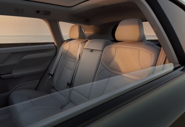 ボルボが電気自動車の新世代ミッドサイズSUV「EX60」を公開。航続距離はAWD仕様で最大810kmを実現