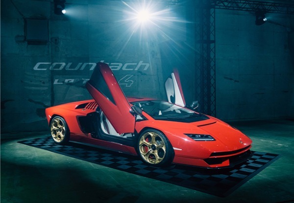 【カーデザインを語ろう】カウンタックはランボルギーニの象徴であり永遠の傑作。圧倒的な存在感で世界中のファンを魅了した