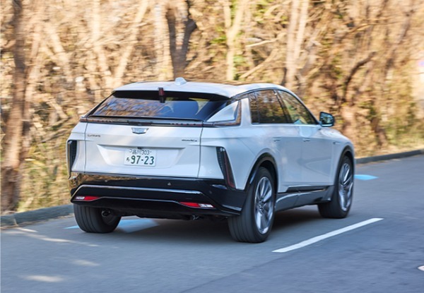 キャデラック・リリックはハッとするほど美しい造形の持ち主。BEVの先進性とラグジュアリーが華麗に融合している