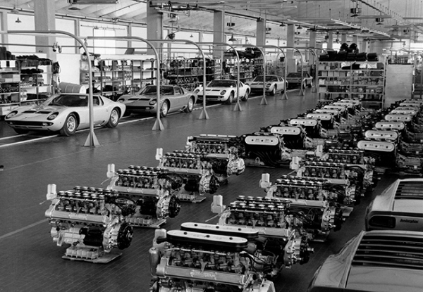 【情熱と革新／究極のアイデンティティ】スーパーカーに新たな基準を提示「ランボルギーニ・ミウラ & カウンタック」ストーリー