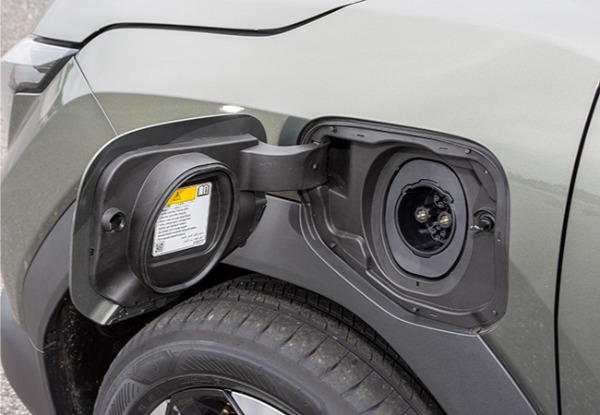 【最新モデル試乗】新発想「胸高まるSUV×BEV」登場。スズキeビターラの走りはワクワク無限大!