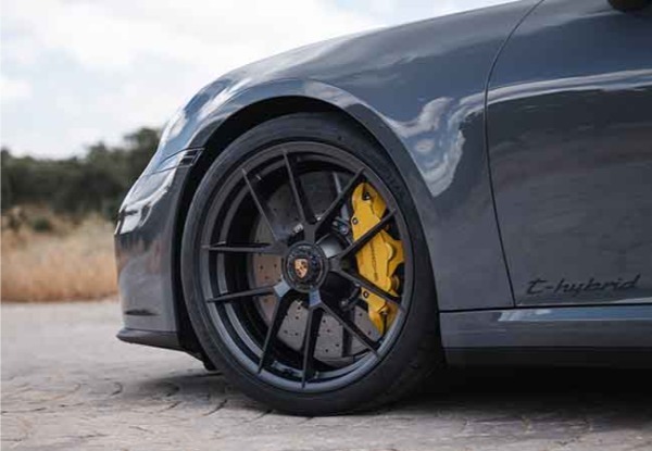【ポルシェの実力】911カレラGTSの「t-hybrid」はモータースポーツ由来のハイパワー志向。システム出力541ps、トップスピードは312km/hに達する!