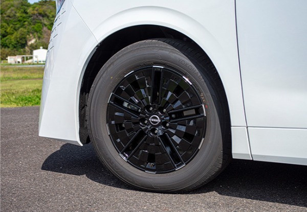 【最新モデルガイド】期待の日産エルグランドは豪華で快適、しかも走りがいい。上質なドライバーズカーの代表である！