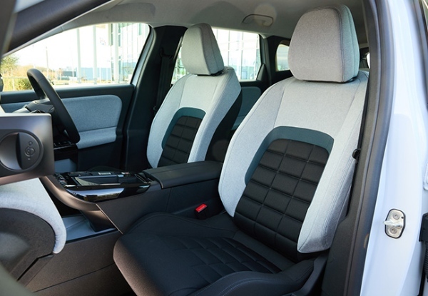 【最新モデルガイド】目指したのは卓越の快適性。「シトロエンC5エアクロス・ハイブリッド」の前衛度