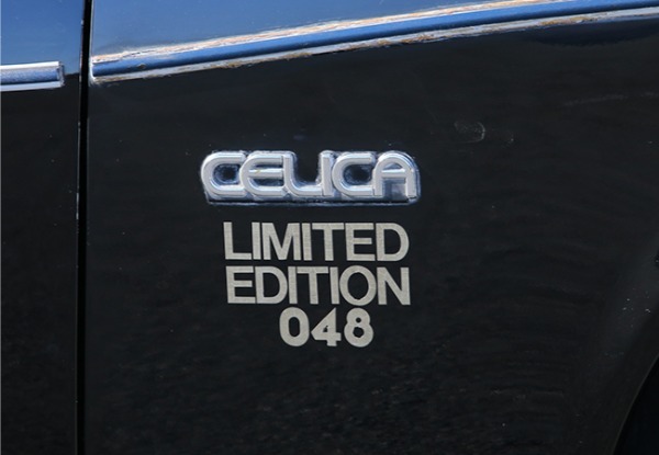 【20世紀名車】初代セリカの最後を飾った限定車。アメリカンな味わいと豪快な走りが融合した「ブラックセリカ」の魅力世界