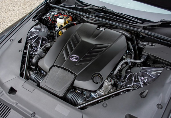 【魅惑の4シーターオープン】優雅で鮮烈な造形と魅惑のV8サウンド。レクサスLCコンバーチブルの心踊る大人の新世界