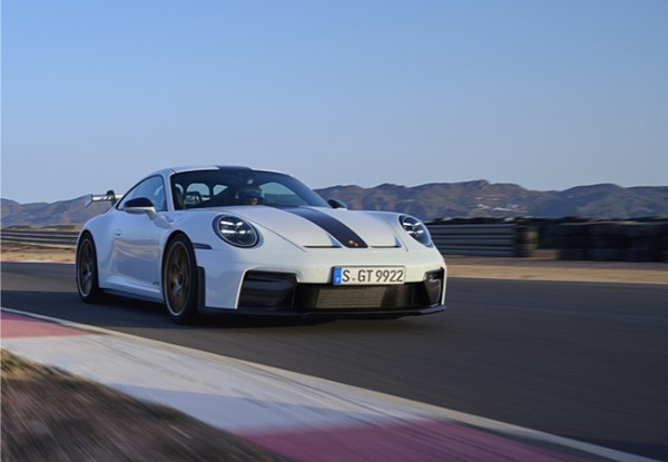 【人とクルマの物語】音楽家、松任谷正隆氏が「終のクルマ」としてポルシェ911GT3を選んだ理由