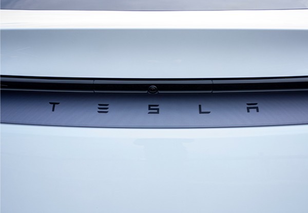 【気になるクルマ_2025】モータースポーツ由来のT-Hybridで進化した「ポルシェ911カレラGTS」を筆頭に「テスラ・モデルY」「メルセデスAMG E53ハイブリッド」をズバリ評価