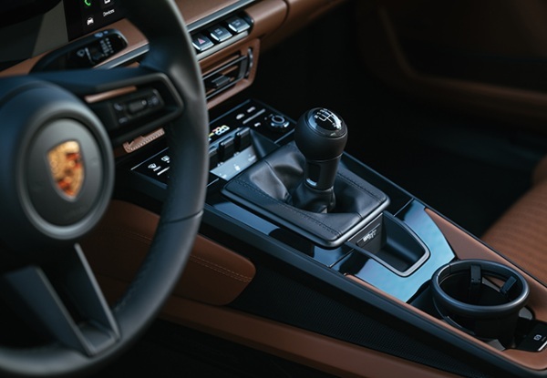 【ポルシェの実力/スペシャルモデル試乗】911S/Tは911誕生60周年記念ワインディングスペシャル。往年のモデルに敬意を払ったMT専用車