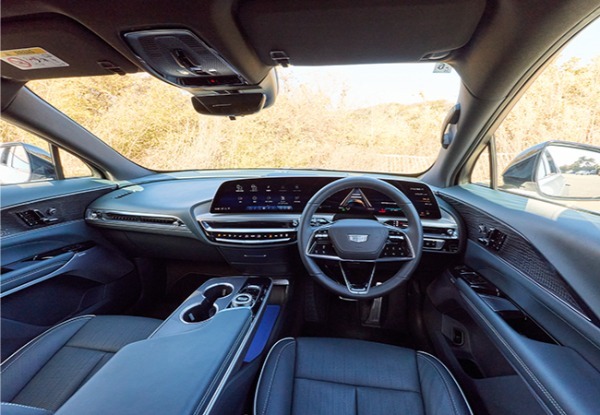 キャデラック・リリックはハッとするほど美しい造形の持ち主。BEVの先進性とラグジュアリーが華麗に融合している