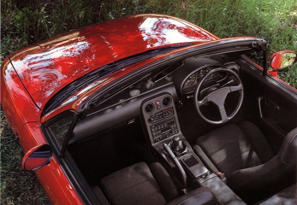 【カーデザインを語ろう】マツダ・ロードスターは絶滅の危惧にあったオープン2シーターを復権。一貫してFRライトウェイトの爽快さを追求