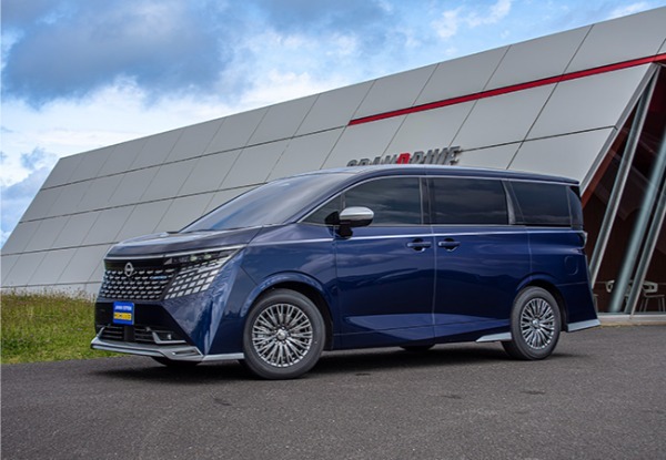 【最新モデルガイド】期待の日産エルグランドは豪華で快適、しかも走りがいい。上質なドライバーズカーの代表である！
