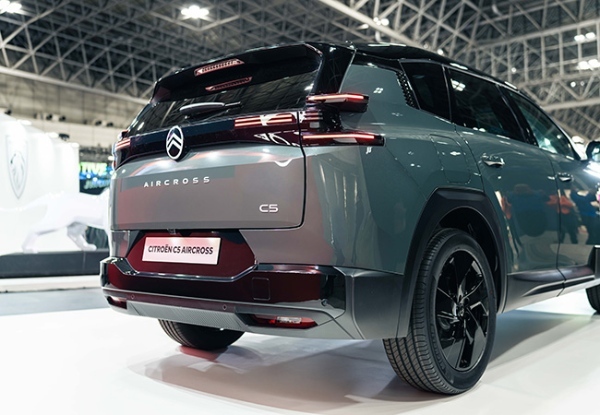 【最新モデルガイド】目指したのは卓越の快適性。「シトロエンC5エアクロス・ハイブリッド」の前衛度