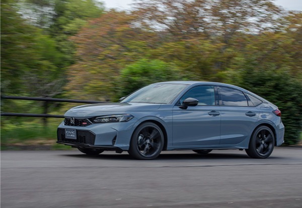【Z世代の視点】「ホンダ・シビックe:HEV RS」は電動車なのにエンジンを感じる。S＋シフトは「クルマ好き」を増やす、素晴らしい技術と実感！