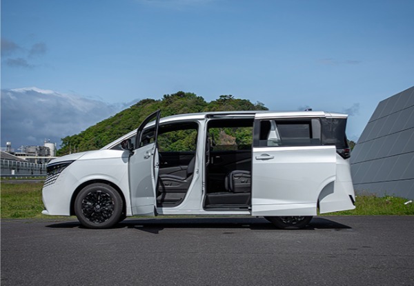 【最新モデルガイド】期待の日産エルグランドは豪華で快適、しかも走りがいい。上質なドライバーズカーの代表である！