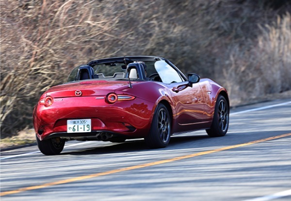 伝統のオフロードチャレンジからインスピレーションを得たランドローバー・ディフェンダーの特別限定モデルが登場