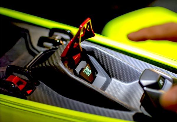 【情熱と革新／究極のアイデンティティ】最高出力1015cv、究極のV12スーパーPHEV。「ランボルギーニ・レヴエルト」のほとばしる高揚感