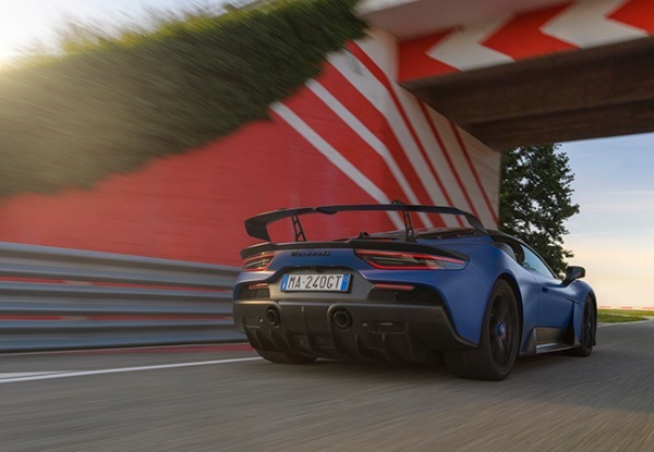 【スーパースポーツ試乗】「熱き名門」復活! サーキットで速さを見せつけたマセラティGT2の公道版、GT2ストラダーレの驚愕パフォーマンス