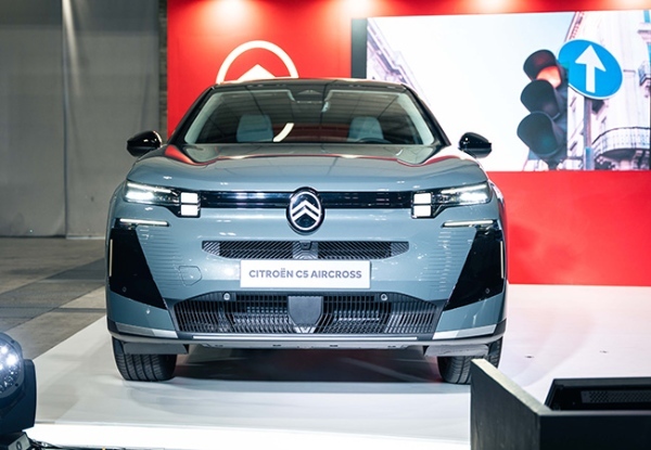 【最新モデルガイド】目指したのは卓越の快適性。「シトロエンC5エアクロス・ハイブリッド」の前衛度