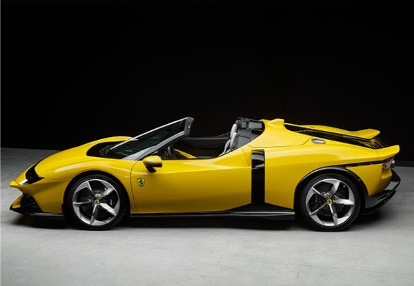 【最新スーパースポーツ情報】栄光の名称復活! 「究極」を追求した新たな速さの象徴。フェラーリ812テスタロッサの凄みと存在感