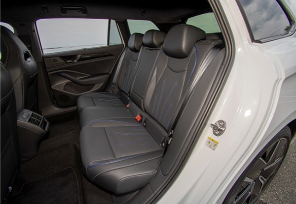 【最新ディーゼル試乗】VWパサートTDIは先進機能でクリーンエアを実現。走りも洗練されている