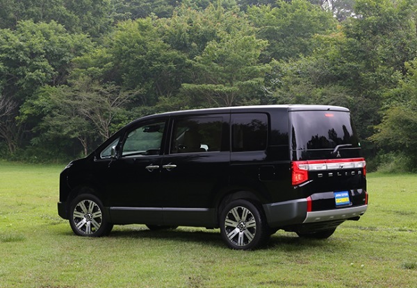 【ニッポンのSUV】三菱デリカD:5はミニバンのカタチをしたオフローダー。その存在感 は唯一無二