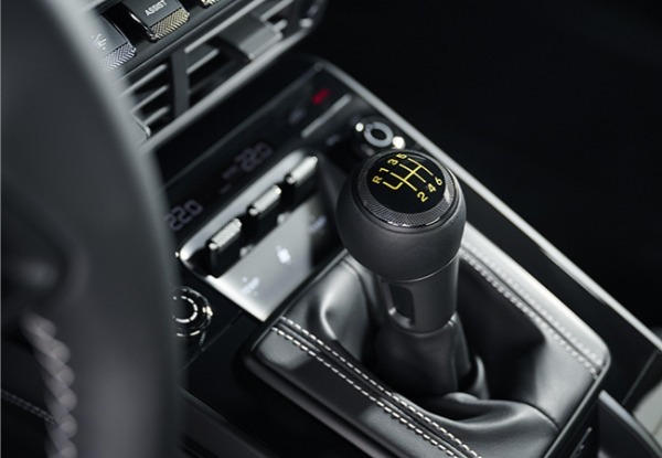 【人とクルマの物語】音楽家、松任谷正隆氏が「終のクルマ」としてポルシェ911GT3を選んだ理由