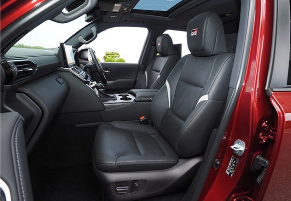 【本格ヨンクがカッコいい！】ランドクルーザー300は、強靭さを携えたオールラウンダー。フラッグシップにして最強の乗り物である！