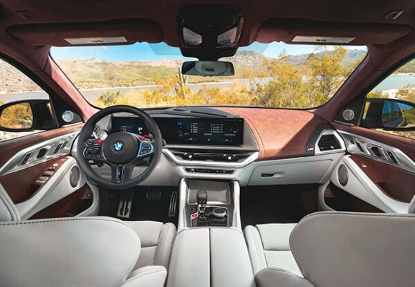 新世代BMW・Mの象徴、XMの圧倒的な存在感とパワーに大興奮!